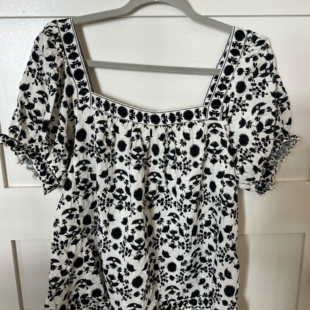 Max Studio Floral Black and Cream Women's Top